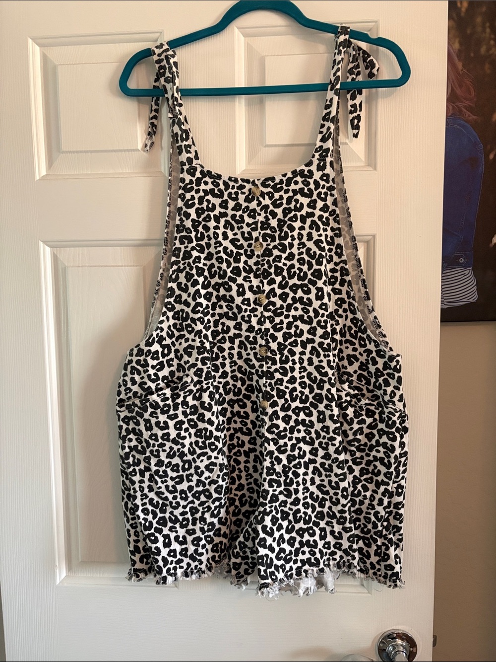 Women’s Black and White Leopard Print One-Piece Romper Size 12/14